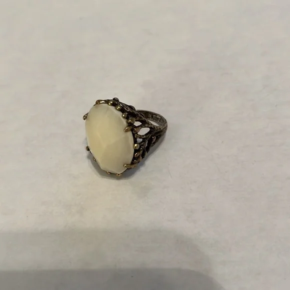 Beautiful Linjer large gold filled Mother of Pearl statement ring sz. 7 - Picture 3 of 4